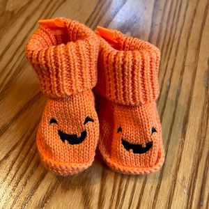 Newborn knit pumpkin booties